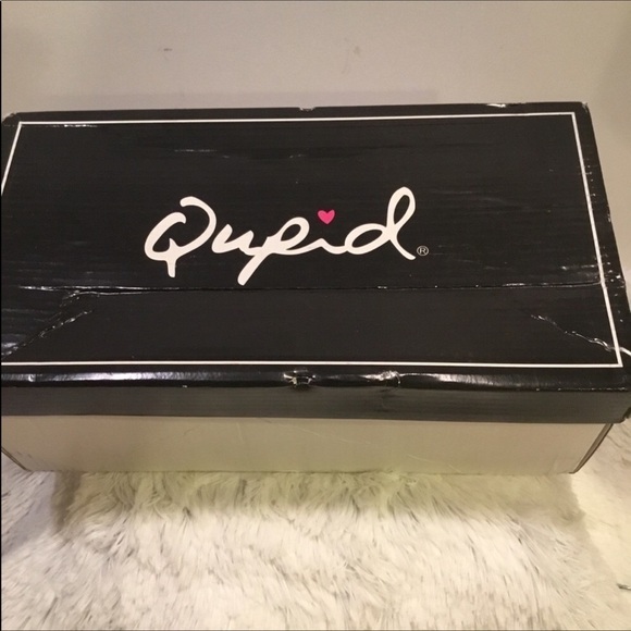 QUPID size 6 gold sneakers new in box - Picture 6 of 8